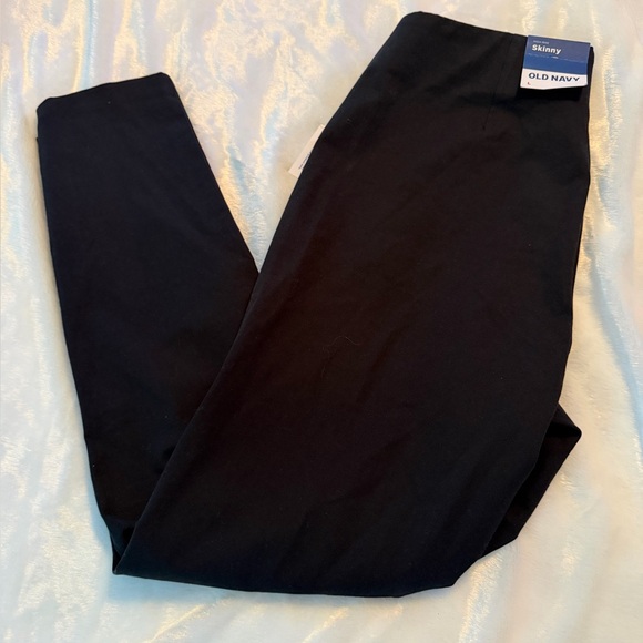 Old Navy Women's Black Skinny Pants - Picture 3 of 11